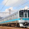 1000形6両編成最後の未更新車となった1251編成。ミステリー列車では4両編成の1058編成との分割併合シーンも披露され、運転士の職人技とアナログの方向幕も見納めとなる。