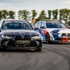 BMW M3 ツーリング・コンペティション（左）と同MotoGPセーフティカー