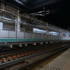 整備が進む札幌駅11番線ホーム。階段2か所、エスカレーター2基、エレベーター1基が設けられる。2022年8月22日。