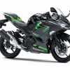 カワサキ Ninja 400（エボニー×メタリックマグネティックダークグレー）