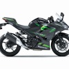 カワサキ Ninja 400（エボニー×メタリックマグネティックダークグレー）