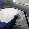YouTube動画『【国土交通省】豪雨に備えて、車に脱出用ハンマーを備えましょう！～脱出用ハンマーの使用方法と選び方～』の1シーン。