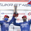 優勝した#12 カルソニック IMPUL Zの平峰一貴（左）とベルトラン・バゲット（右）