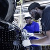 メルセデスベンツの米国アラバマ州タスカルーサ工場で生産を開始した EQS SUV