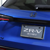 リアライセンスガーニッシュ、ブラックエンブレム（ホンダ ZR-V 純正アクセサリー）