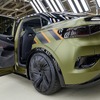 VWの電動SUVクーペ、ランボルギーニ純正グリーンで登場…職業訓練生がカスタム