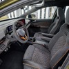 VWの電動SUVクーペ、ランボルギーニ純正グリーンで登場…職業訓練生がカスタム