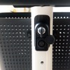 ステアリングの下に電源スイッチがあり、その下には充電口を用意