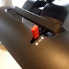 後部に備えられた車輪のロックボタン。万一バッテリーが切れてもロックを解除すれば手押しして移動できる