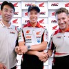 HRCレース運営室 桒田哲宏室長（左）と中上貴晶選手（中）とLCR Hondaチームプリンシパル＆CEOルーチョ・チェッキ