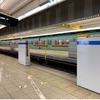 2025年度末までに西鉄福岡（天神）駅に導入されるホームドアは、ドア数や編成両数の違いなどに対応できる支柱伸縮型の昇降ロープ式が採用され、2019年2月から2番線の乗車・降車ホーム各1両分で実証実験が行なわれている。