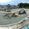 新しい御代志駅前に設けられる広場の建設現場。2022年7月14日時点。