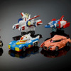 左端はドリームトミカライドオン 機動戦士ガンダム バギー、上段左からトミカプレミアムunlimited 機動戦士ガンダム ホワイトベース、同コア・ファイター、同Gファイター。下段左からドリームトミカ SP 機動戦士ガンダム モデル ガンダム（RX-78-2）、同シャア専用ザク、同量産型ザク