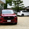 マツダ CX-60 プレミアムスポーツ（手前）とマツダ CX-60　プレミアムモダン（奥）