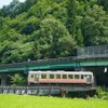 芸備線の普通列車。同線は広島都市圏の下深川～広島間で輸送密度が8000人キロを超えていることから、路線全体の輸送密度は1106人キロとなっているが、全体の7割は1000人キロ以下と厳しい数字が続いている。