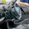 実車に取り付けられたプッシュタイプエレクトロニックアクセルリング&ブレーキレバー。