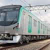 曲面を多用して近未来的なイメージにまとめられたアルミ合金製の京都市営地下鉄の20系。