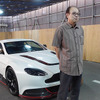 アストンマーティン ヴァンテージ GT12と上甲幸寿さん