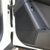 テーゼスのミッドバスである「TH6.5 Sax」はドアの純正位置にインナー取り付けされている。普段使いを考慮したシンプル設置だ。