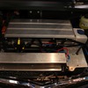手前が燃料電池ユニット。奥がバッテリー