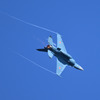 SUPER GTでウェルカムフライトを行う航空自衛隊F-2B戦闘機