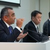 左からアシュワニ・グプタCOO、内田誠社長兼CEO、スティーブン・マーCFO