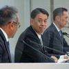 日産自動車の内田社長（中央）