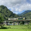只見線の現行車両、キハE120（右）とキハ110（左）による2両編成。