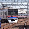脱線した8両編成の最後部（駅ホーム方）の様子。