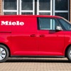 ドイツのプレミアム家電ブランド「Miele（ミーレ）」に納車されたフォルクスワーゲン ID.Buzz カーゴ。移動家電サービス車両として活用