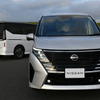 日産 セレナ 新型。ハイウェイスターV（奥）とLUXION（手前）