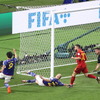 ワールドカップ、日本対ドイツ。ゴール前にクロスを上げる#9三笘