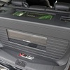 後方のウォール面とトップパネルにパワーアンプをインストールする立体的な構造としたのも見どころのひとつ。