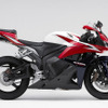 ホンダ CBR600RR に電子制御式コンバインドABS搭載モデル