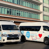 行政MaaSの車両（左）、保健福祉MaaSの車両（右）