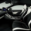 レクサス RC F コックピット（ブラック＆ホワイト）