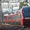終夜運転列車としては最も豪華な近鉄80000系『ひのとり』。今シーズンも大阪・名古屋～伊勢方面に運行される。