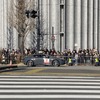 トヨタ・プリウス（東京駅八重洲南口、鍛冶橋交差点）