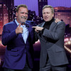俳優のアーノルド・シュワルツェネッガー氏（左）とBMWグループのオリバー・ツィプセCEO（右）