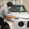 傷の状態を確認しながら丁寧な洗車がされていた
