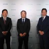 アルプスアルパイン 執行役員 インフォテイメント＆サウンド事業担当 兼 アルパインブランド担当の渡辺好勝氏、NTTデータ 公共統括本部 社会基盤ソリューション事業本部 ソーシャルイノベーション事業部 スマートビジネス統括部長の磯 尚樹氏、ゼンリン 常務執行役員 事業統括本部長の藤澤秀幸氏（左から）