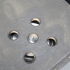 プロテクトボードはスピーカーの振動板前に穴を空けて音抜けを考慮した作りになっている。