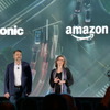 CarPlayとAlexaの共存により使い勝手を高めた。写真はPanasonic Automotive Systems AmericaのAndrew Poliak氏（左）とAmazonのArianne Walker氏（パナソニック/CES 2023）