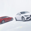 メルセデスベンツ CLA シューティングブレーク 改良新型（左）とCLA クーペ 改良新型（右）