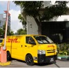DHLの輸送車両にエアレスタイヤを装着して実証走行