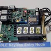 10BASE-T1S上のノードの例。4桁表示LEDの上にある小さなチップがE2Bのロジック。これでノード毎のMCU＋ソフトウェアスタック＋PHYを代替できる