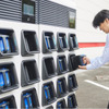 バッテリー交換ステーションでは、誰でも簡単にバッテリーの交換が可能