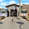 芸備線備後落合駅で並ぶ芸備線の気動車。同線は広島都市圏の下深川～広島間で輸送密度が8000人キロを超えていることから、路線全体の輸送密度は1106人キロとなっているが、全体の7割は1000人キロ以下と厳しい数字が続いている。