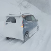 月山界隈でサブルートを探検の図。前輪駆動車で新雪をかき分けながら進むくらいの駆動力を発揮できたのは驚きでしかなかった。