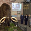 2005年、愛・地球博で明仁天皇を迎えた豊田章一郎氏